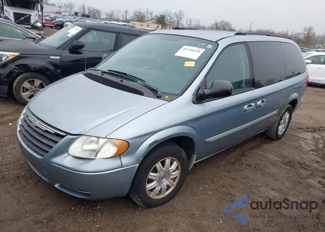 2005 Chrysler Town & Country Touring from USA, damaged, VIN 2C8GP54L95R429693
